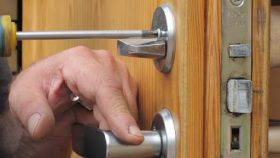 Замена личинки замка входной двери в квартире в Усмани