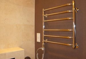 Установка электрического полотенцесушителя в ванной в Усмани